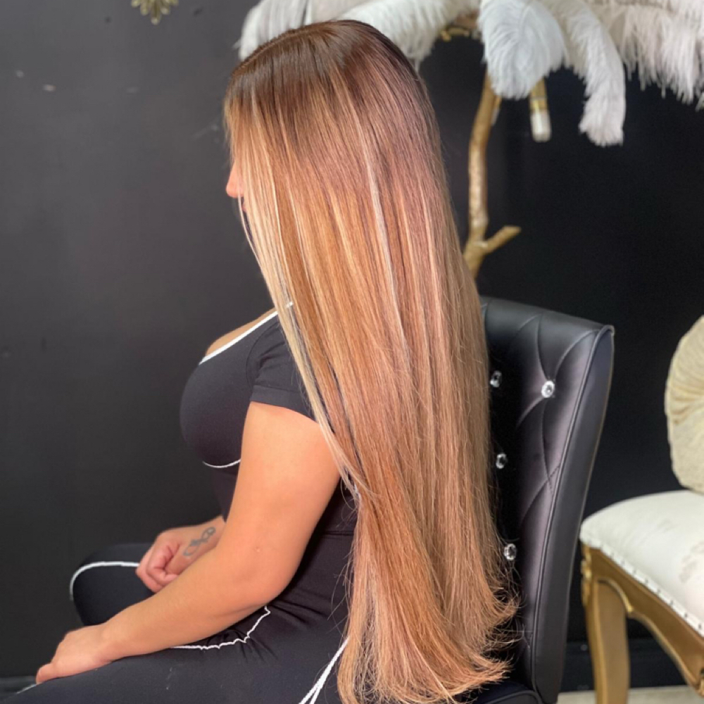 Mantenimiento de extensiones at Deluxe Beauty in brownsville, TX