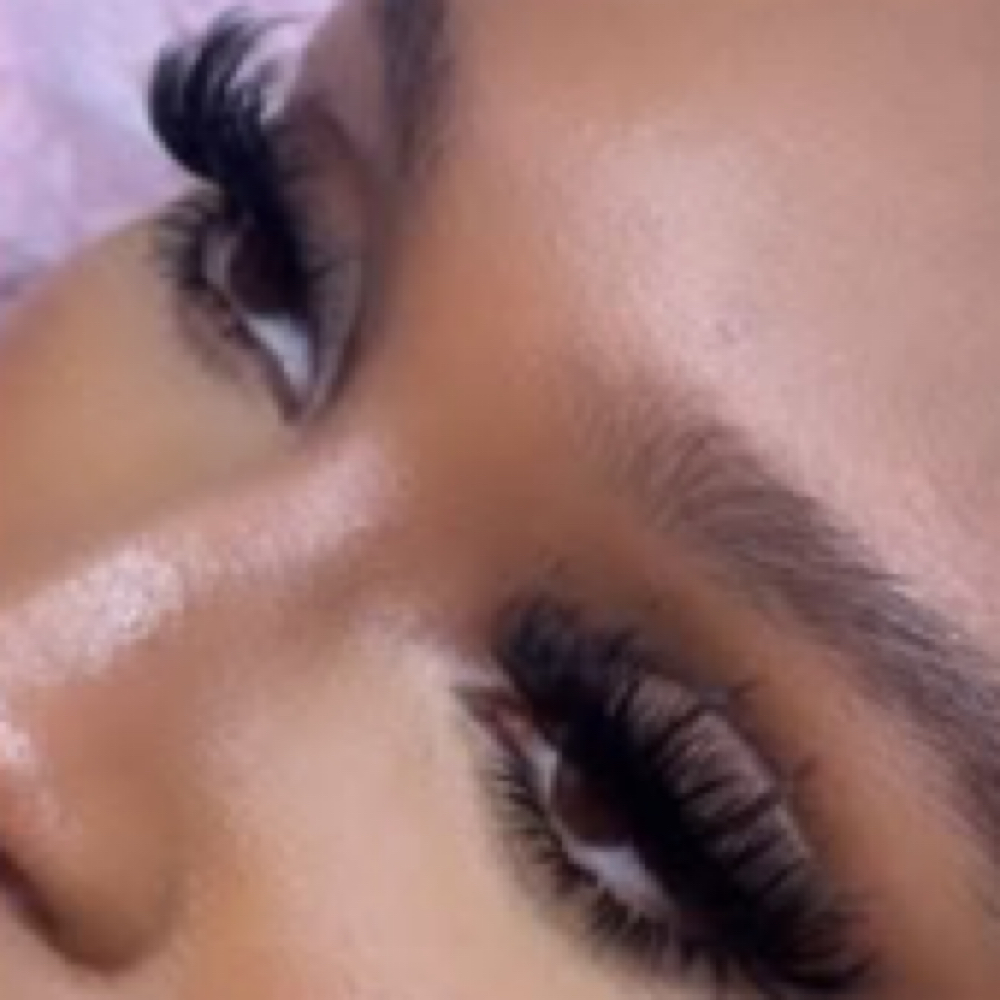 Wispy Volume Glam Set (Strip Lash E at EF&L in Massapequa Park, NY