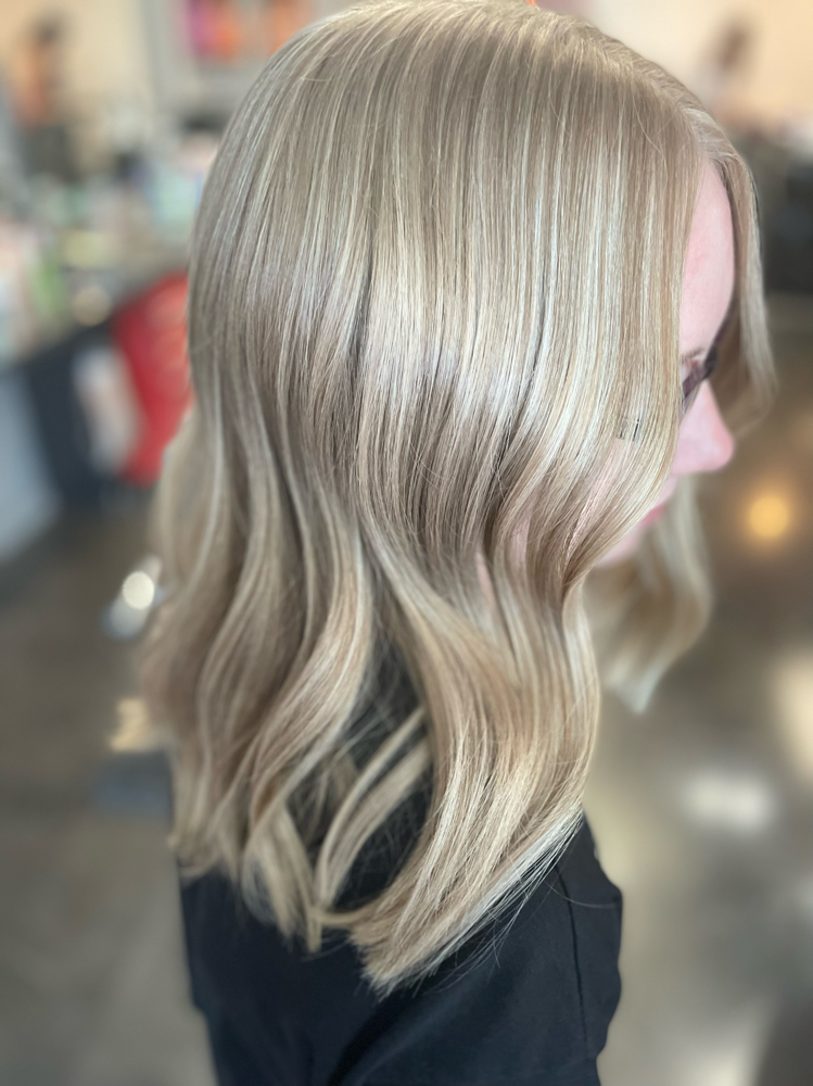 Highlights with Haircut/Style at Jenni Sandoval @ Cutloose Fritch, Texas in Fritch, TX