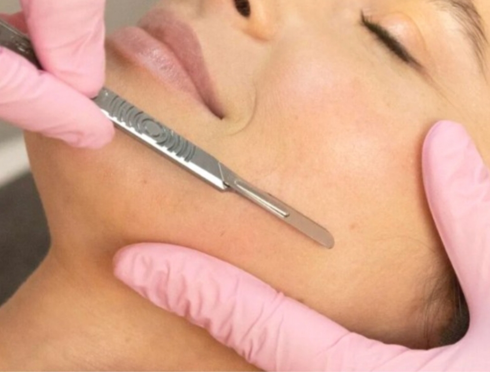 Glow & Go Express Dermaplane Facial