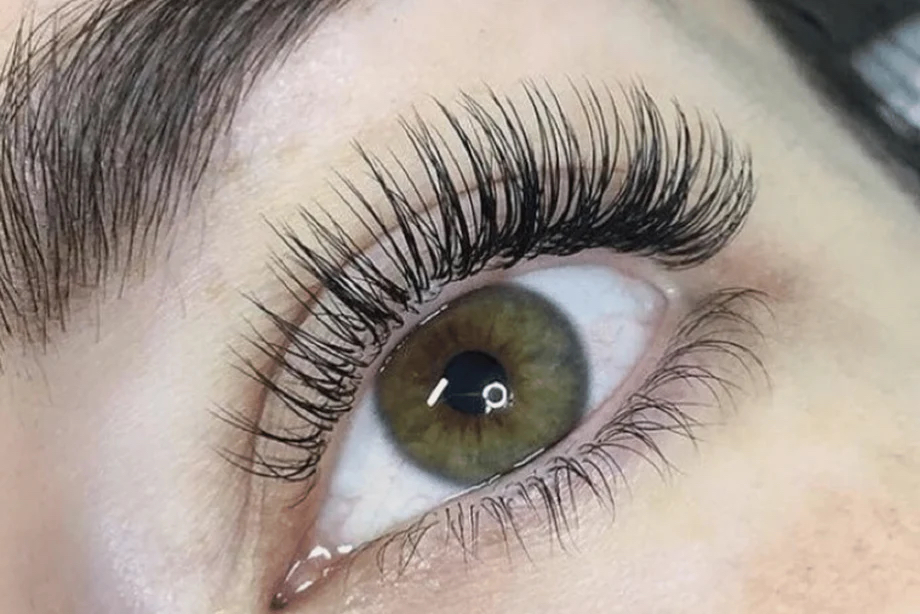 Classic Lashes: 2-3 Week Fill