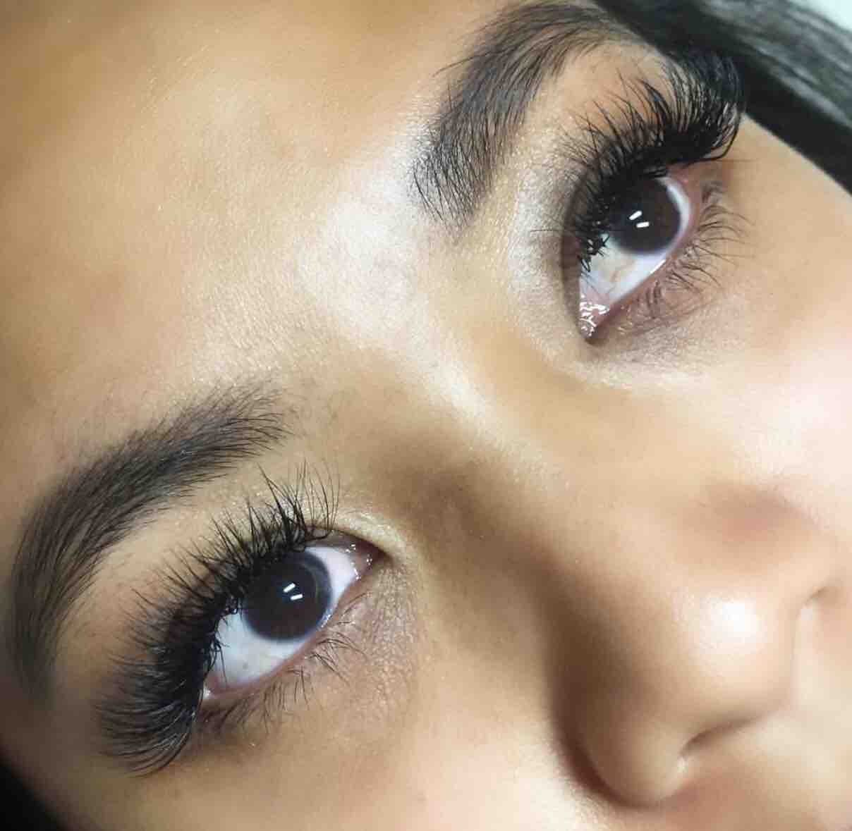 Women Crush Wednesday lashes