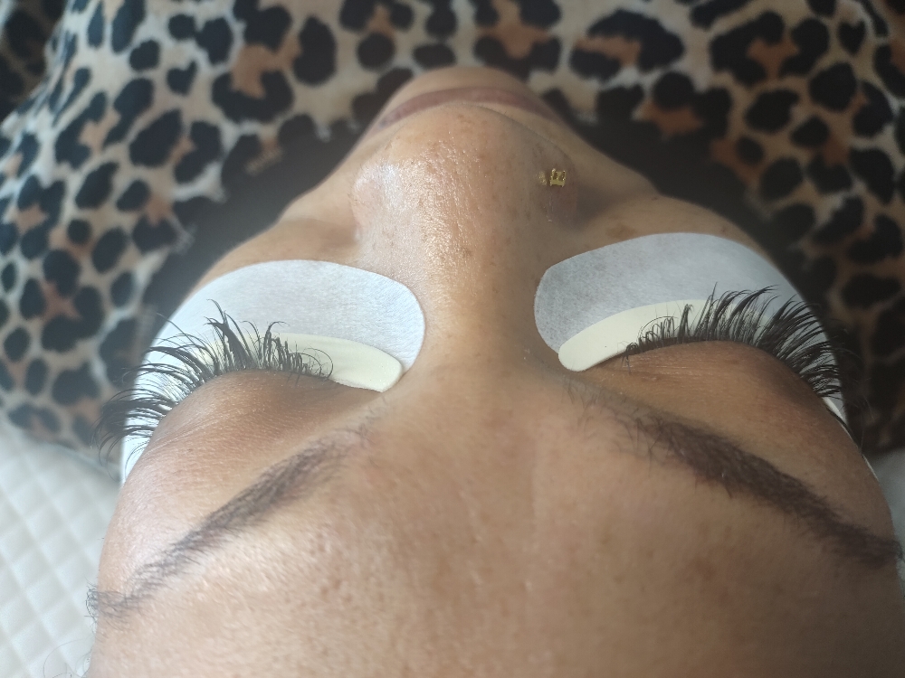 Eyelash Removal & Lash Bath