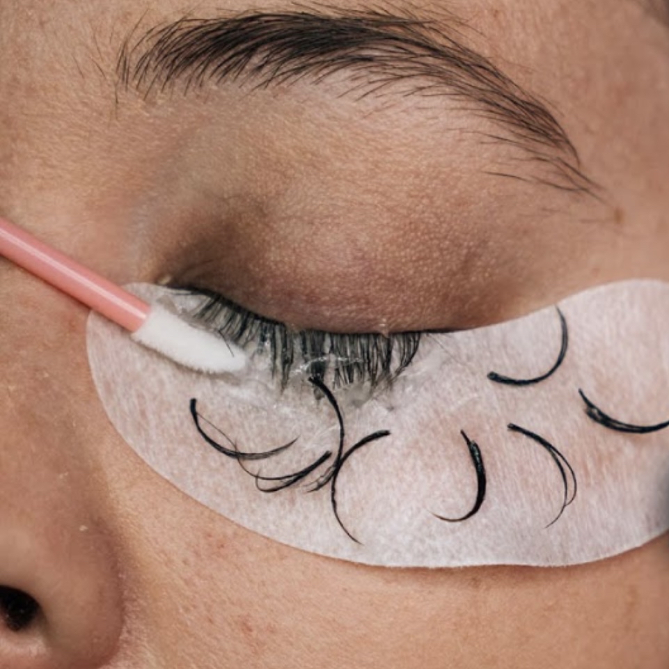 Lash Removal