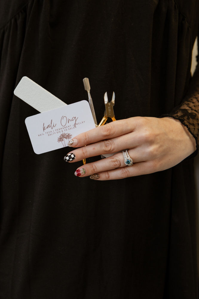 Cut/shape/polish - Fingernails