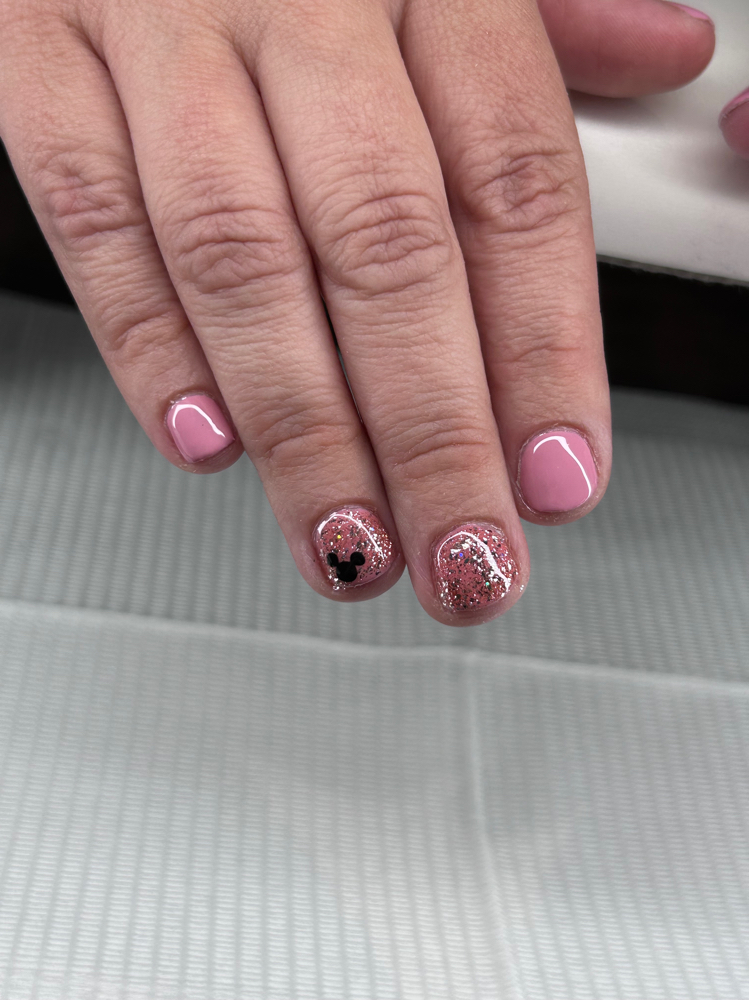 Nail Design 4 Nails at Madison Winland in Zanesville, OH