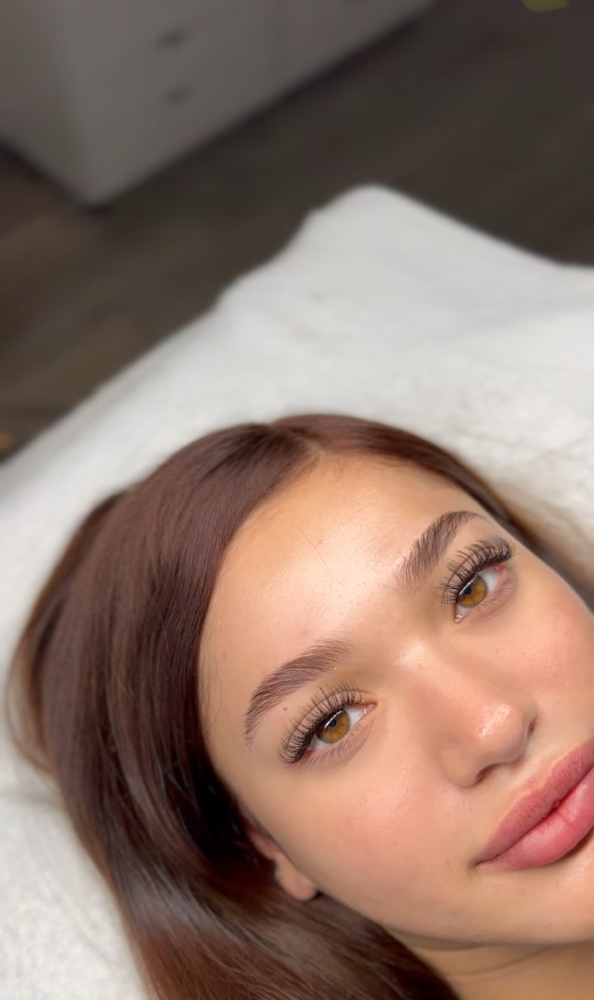 CLASSIC LASH EXTENSION 🌷 at BEAUTÈ GLOW SPA in Glendale, AZ