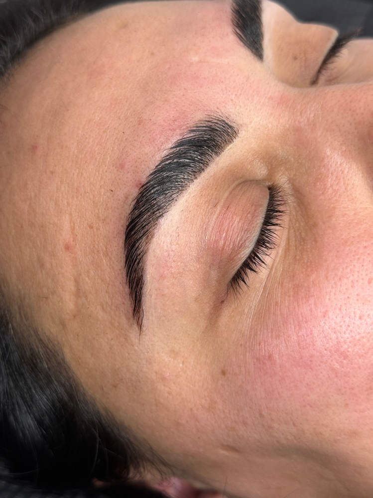 Brow Lamination & Tint