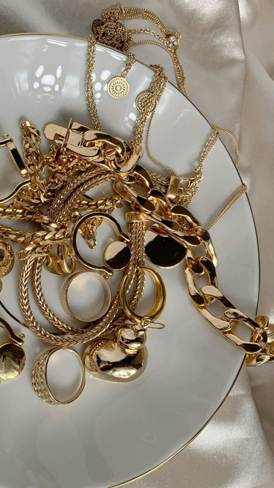 Gold And Glamour Facial