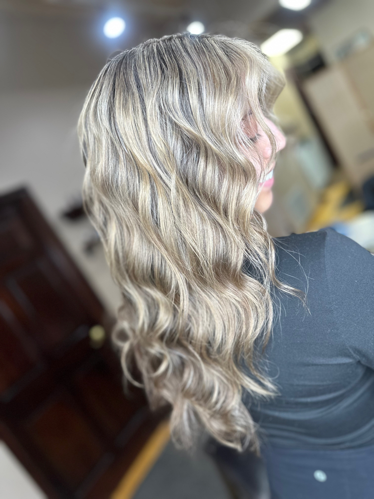 Color Toner at Salón Dé Monarca in Lombard, IL