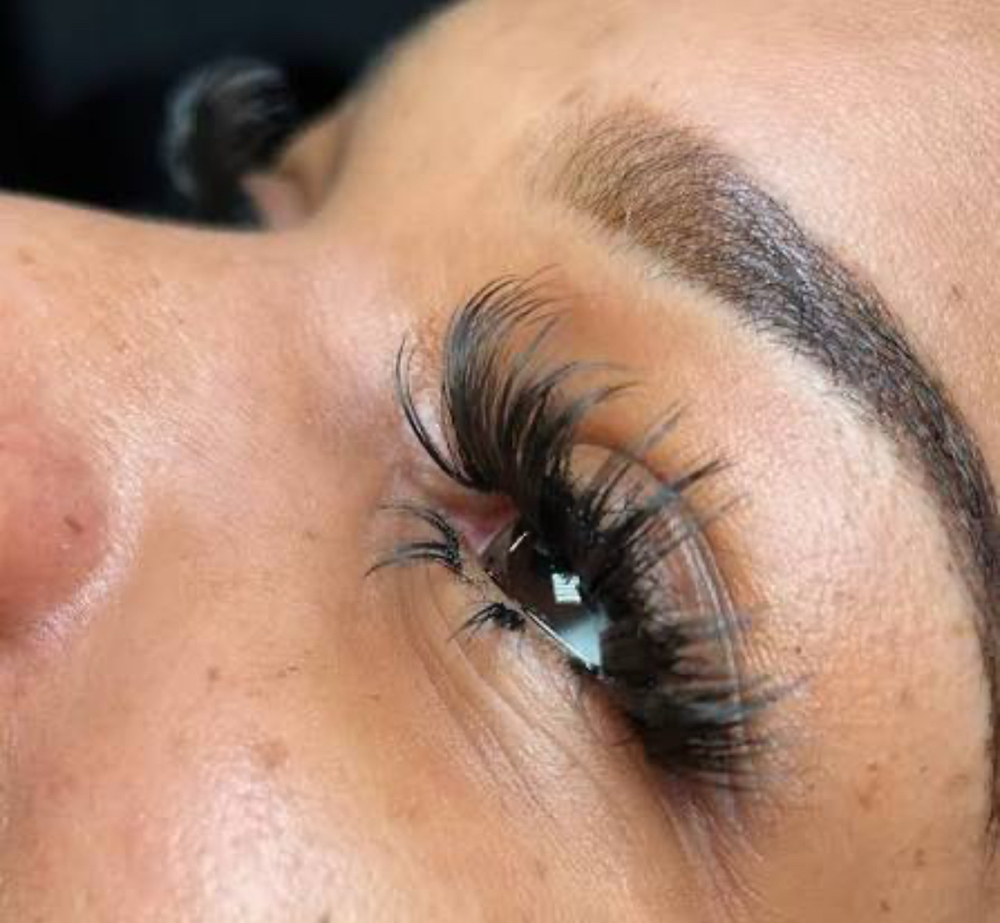 Lash Clusters Application at Beat-iFul Aesthetics in Hollywood, FL