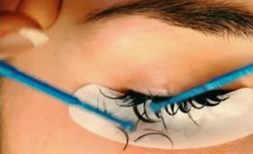 Lash Removal With Lash Bath