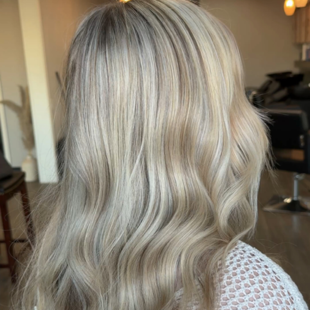 | FULL MICRO BLONDING | at Rumors Salón in Selah, WA