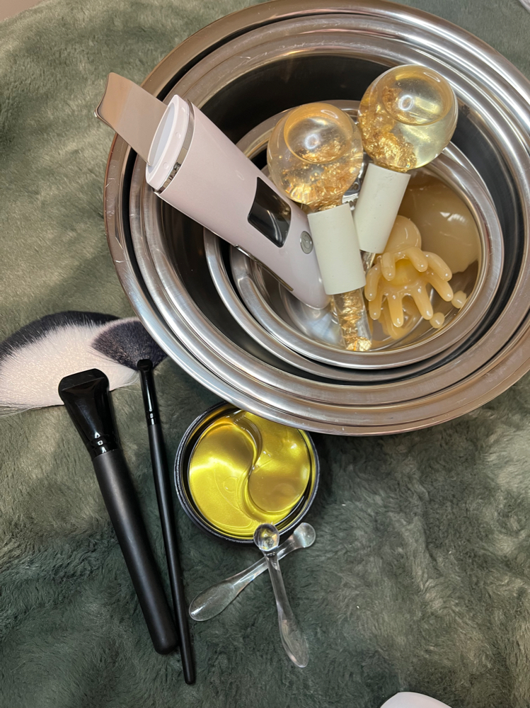 Deluxe Dermaplane Facial