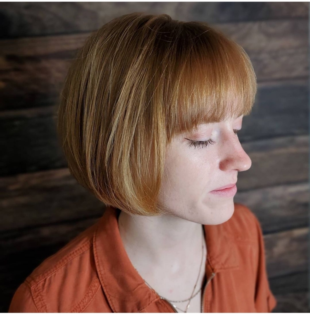 Woman's Short-Medium Haircut