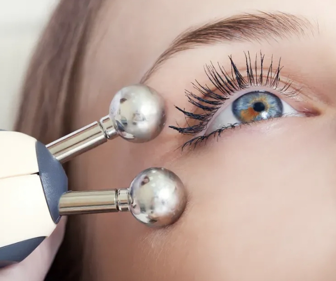 The Rejuvenating Eye Treatment