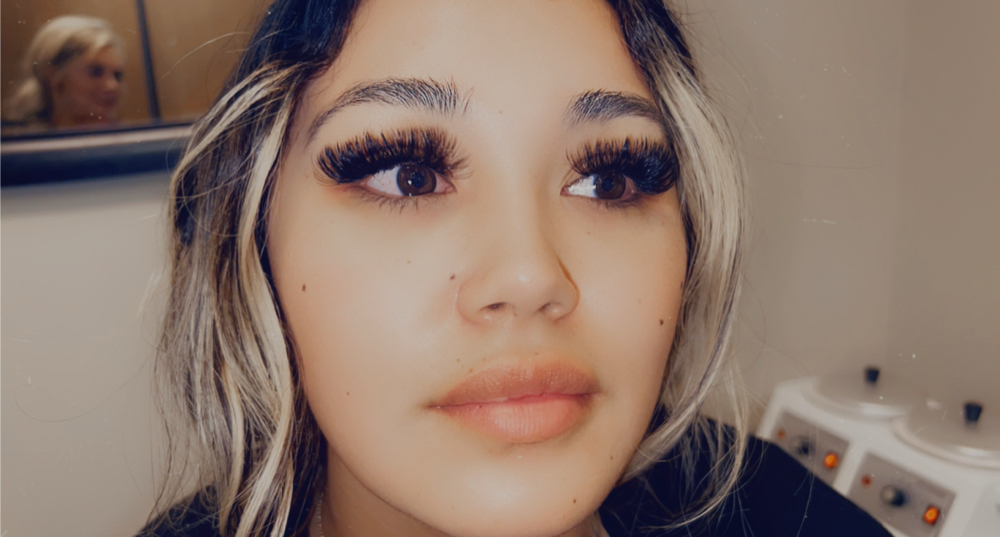 Mega Volume Full Set Lashes