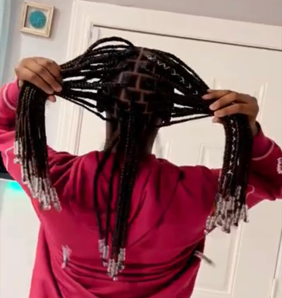 Medium Knotless With Beads