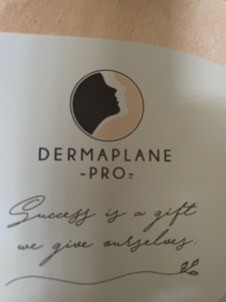 Dermaplane pro ageless facial