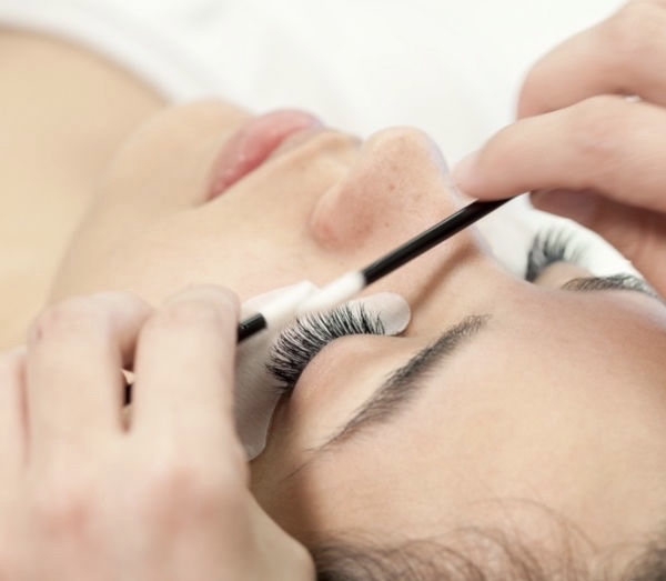 Lash Removal