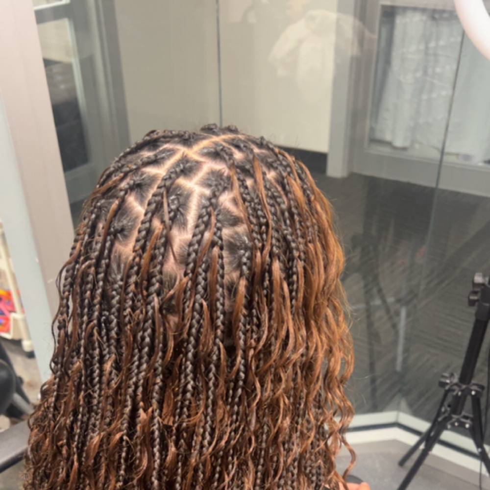 SMedium Shoulder L Boho at G'Nels  Braids Studio in LYNNWOOD, WA