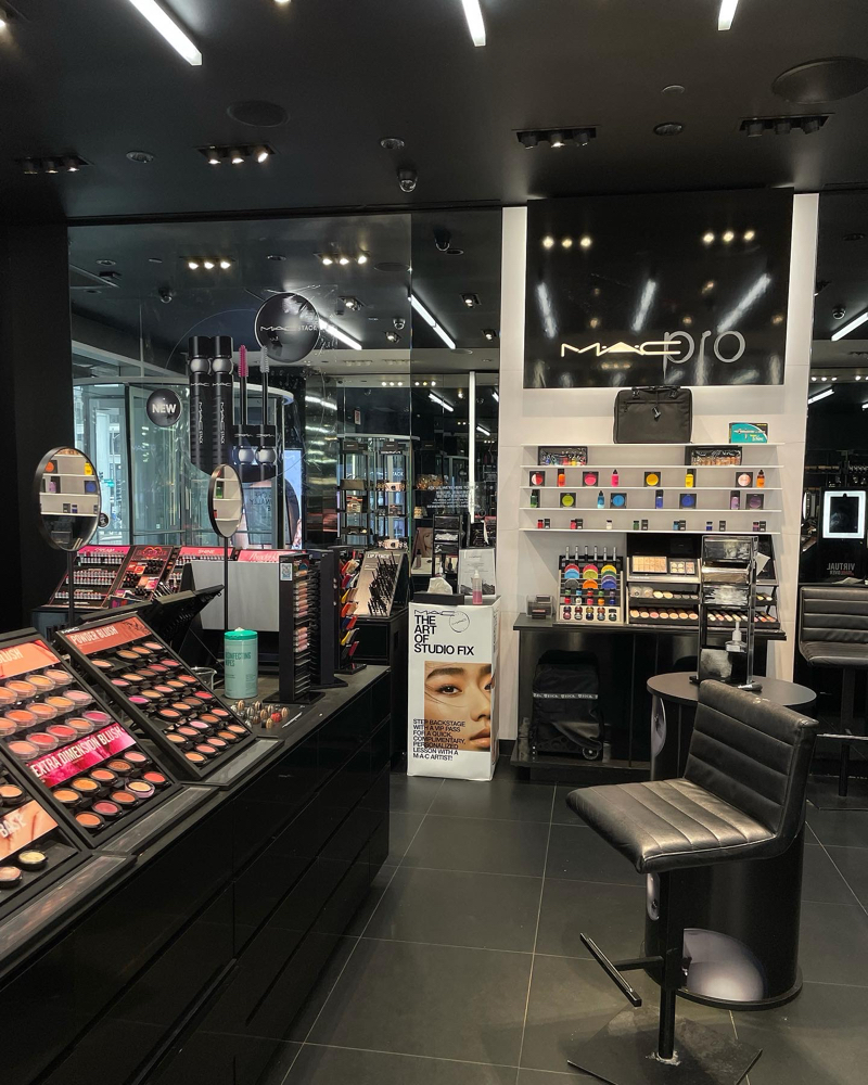 VIRTUAL MAKEUP SESSION at Que’s Beauty Parlor in Chicago, IL