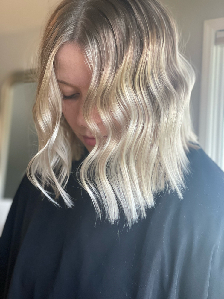 Full Foil Blonding w/ Haircut at beautybyashleysmith in Bourbonnais, IL