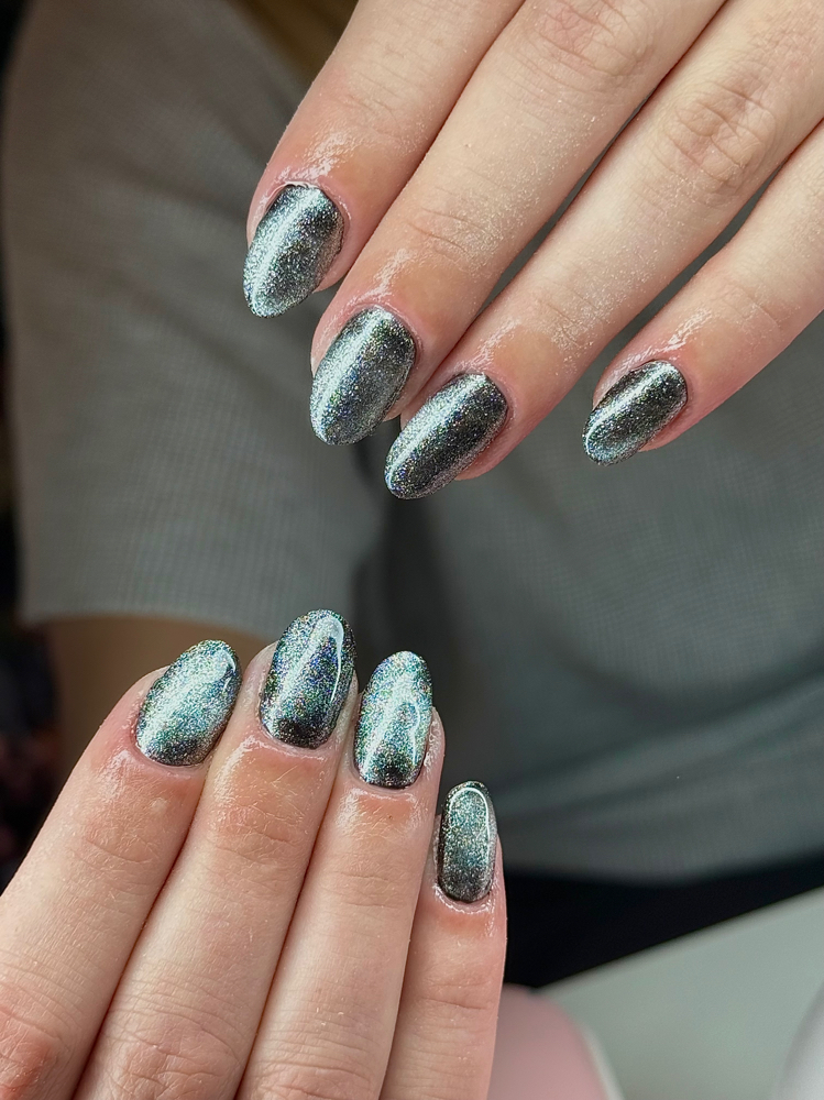 Builder gel with cat eye