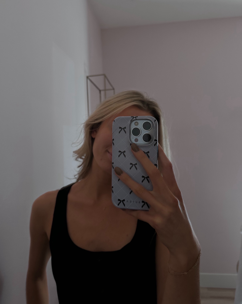 Free Consultation at Urskinwithizzy at Cheers in Bellingham, WA