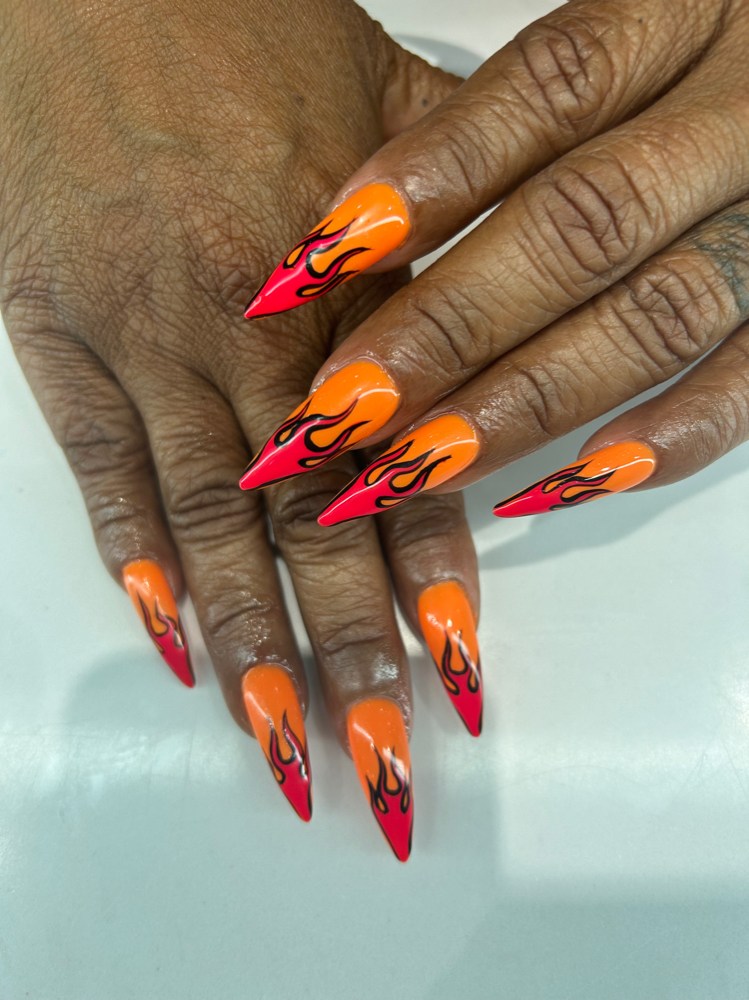 hand drawn nail art per finger