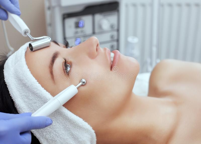 Microcurrent facial