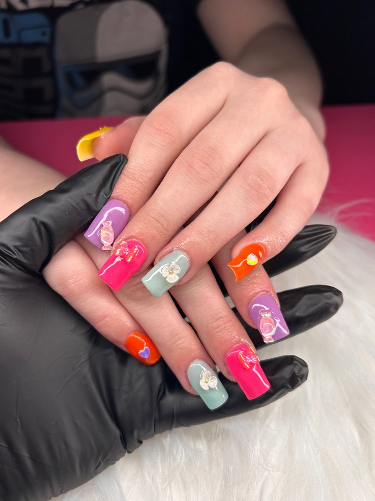 Gem/Sculpted Gem For 3+ Nails at Dazzle Me Darlin Looks in North Canton, OH