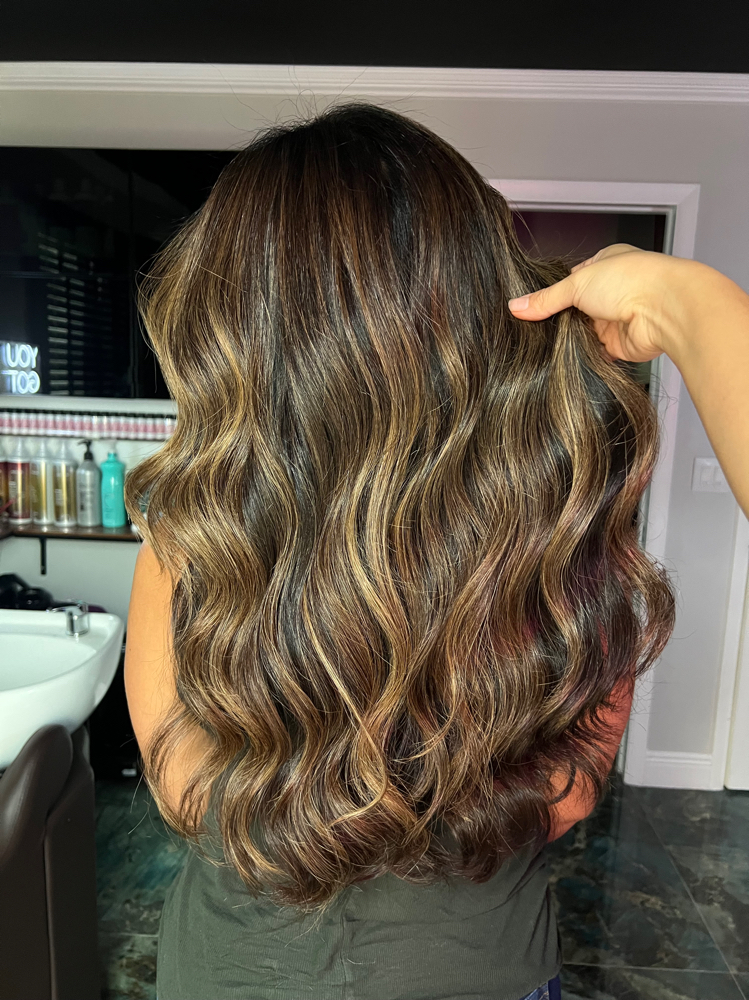 Wash & blowout (Thick hair)
