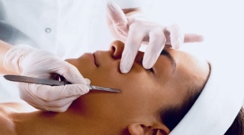 Dermaplane Facial