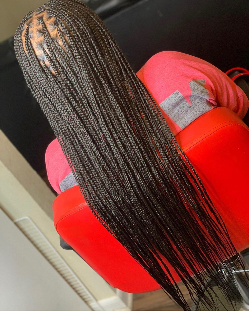 Smedium Knotless Braids