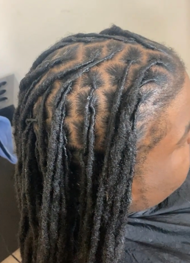 Loc retwist (No style )