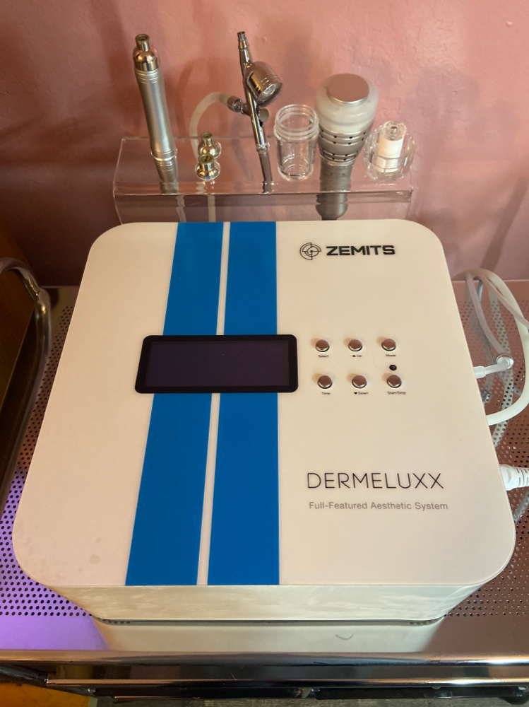 Dermeluxx Facial