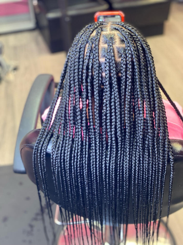 Medium Knotless Braids