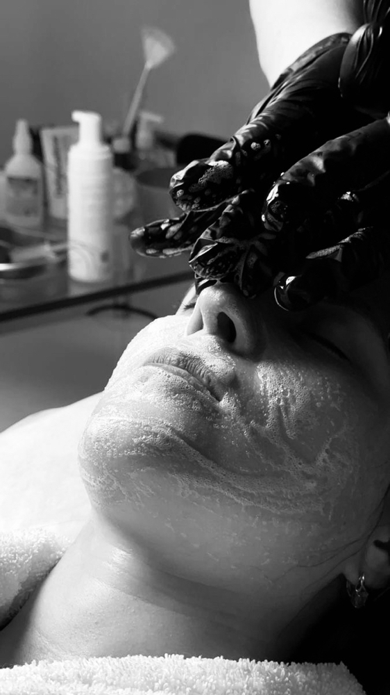 Dermaplane Express Facial