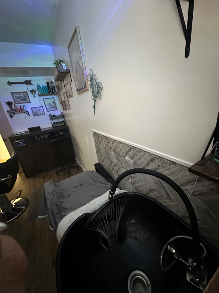 Signature Shampoo Service