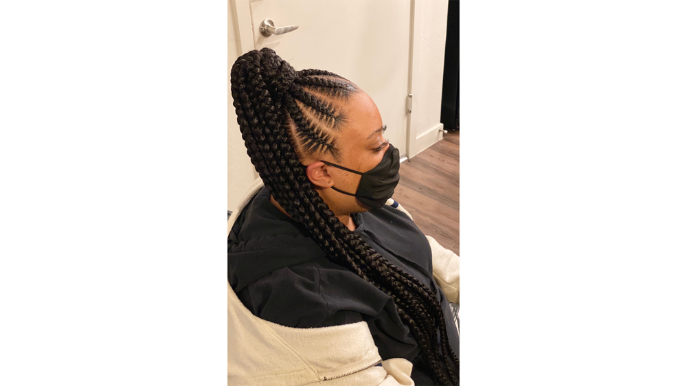 Stitch Ponytail (12 Braids)