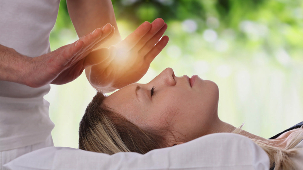 60 min Reiki Healing With Crystals at Energy and Insight with Nikki Rei in Bellmore, NY