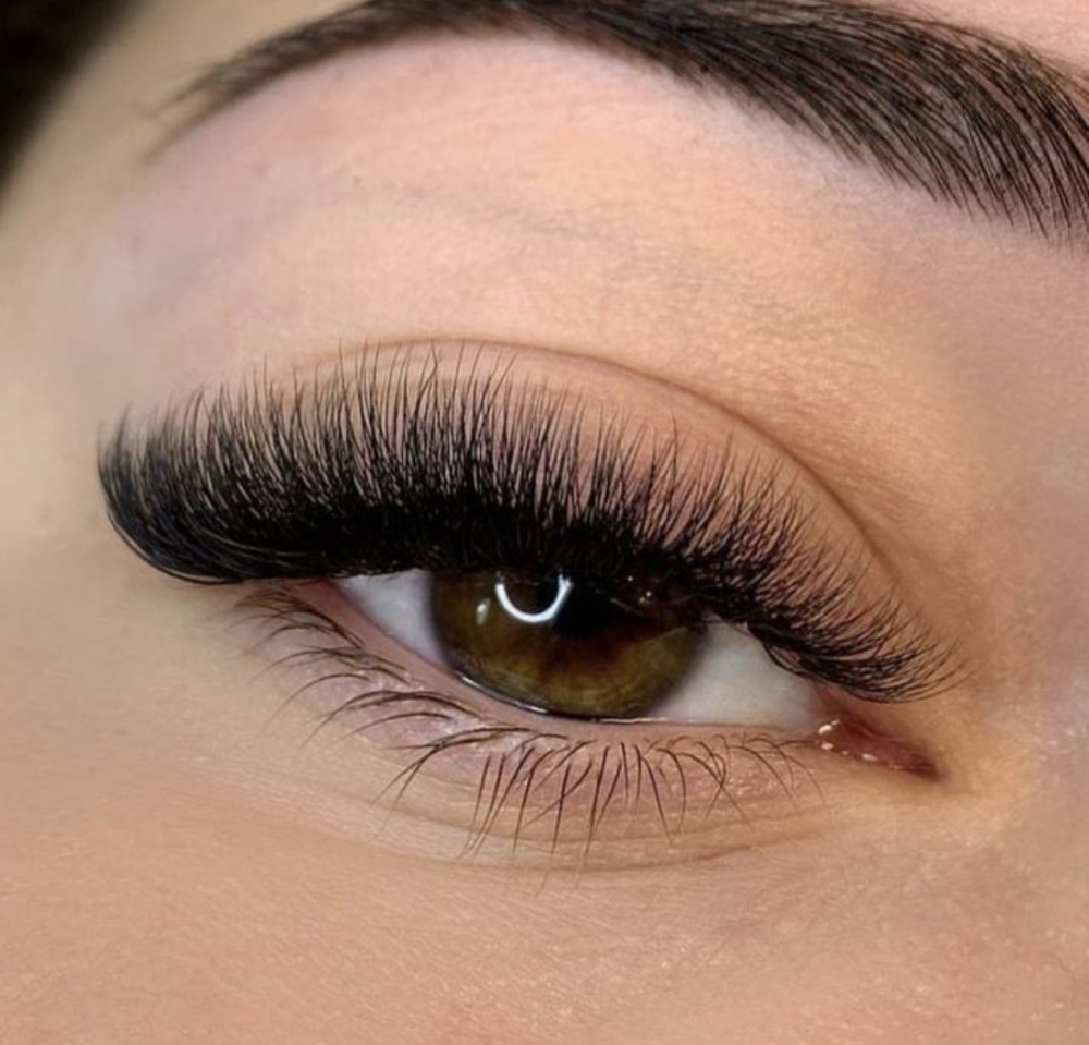 Custom Lash Extensions at Dream Beauty Spa in Flint, MI