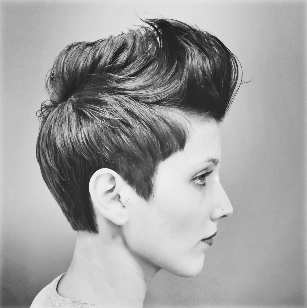 Women’s Short Hair Cut