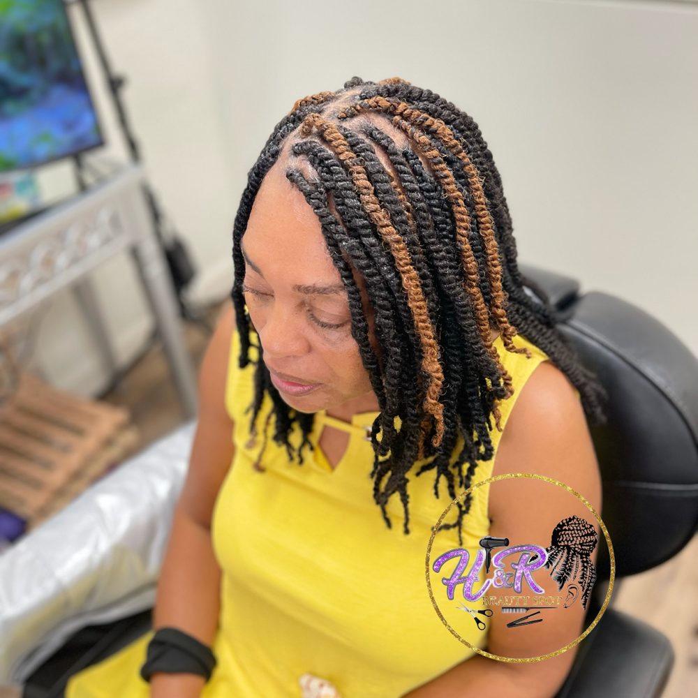 Med | Regular Spring Twist at H& R Beauty Spot in Oakland Park, FL