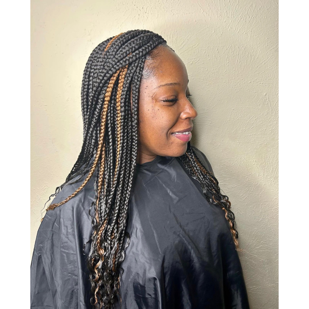 Medium Knotless(Mid-Back)