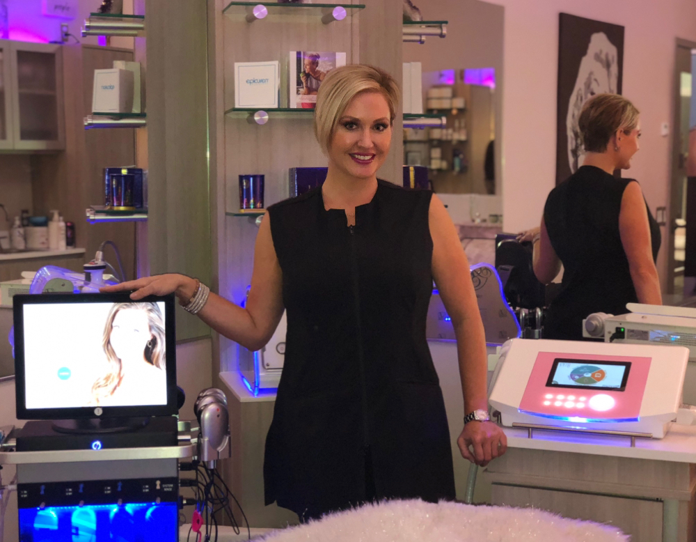 1 Cryoskin Facial & Hydrafacial