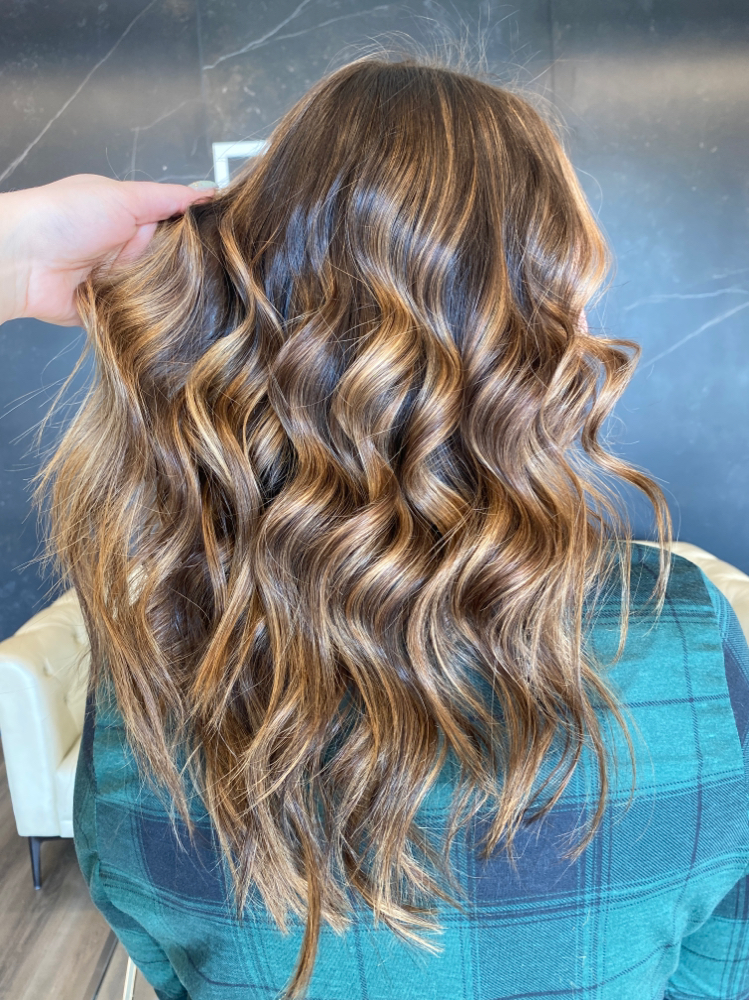 Wash, Blowout & Curls/Flatiron