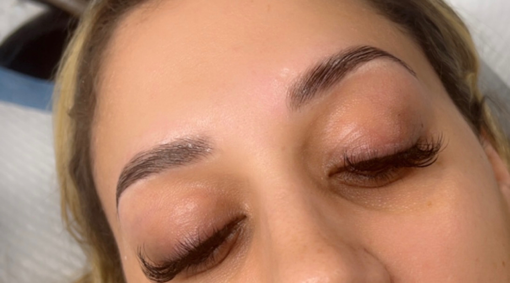 Brow Clean Up With Tint