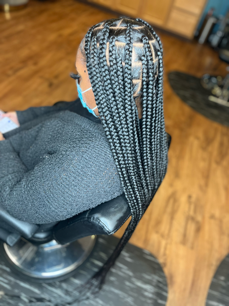 TO THE FLOOR MEDIUM KNOTLESS at Drea’s hair design in Oakland, CA